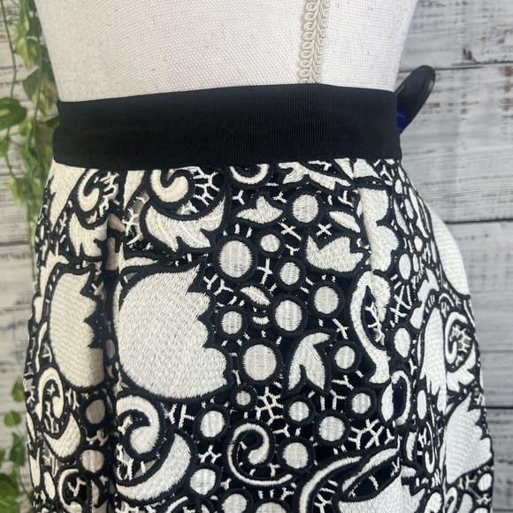 Ann Taylor Skirt sz 4 Petite White Black Floral Lace Knee A Line Wedding Modest - Picture 10 of 14
